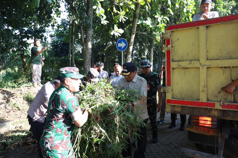 Kodam XIX Tuanku Tambusai Perkuat Semangat Gotong Royong Lewat Karya Bakti Massal di Pekanbaru