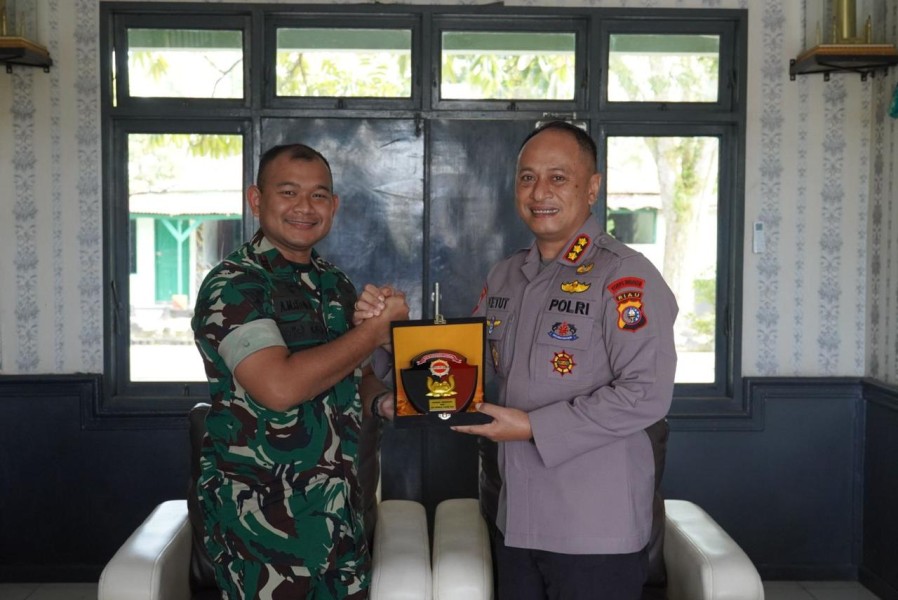 Kunjungan Dansat Brimob Riau : Pererat Sinergi dengan Batalyon Parako 462 Pasgat dan Kompi Kavaleri 6/RBT