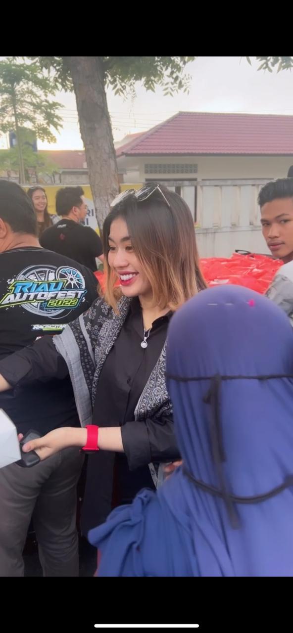 Bulan Ramadhan Penuh Berkah , Tasya Oktaviona Berbagi 2000 Nasi Kotak Kepada Masyarakat