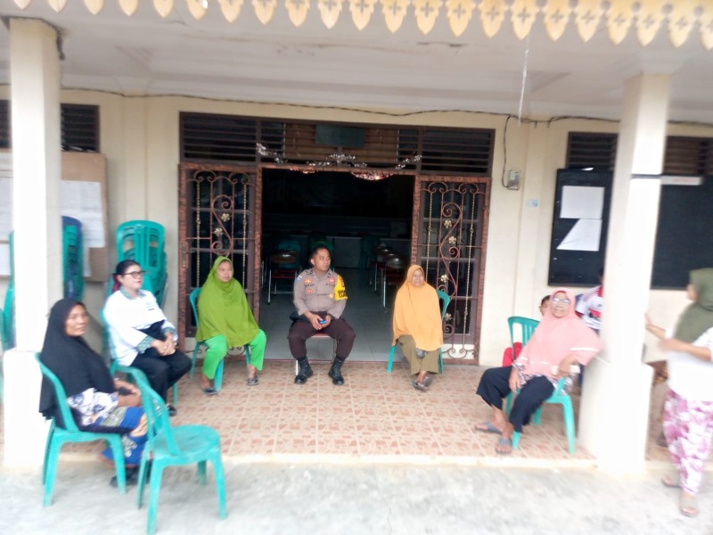 Bhabinkamtibmas Lubuk Ogung Lakukan Silaturahmi dan Sambang Warga