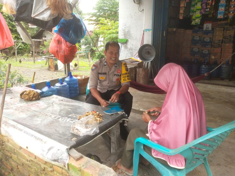 Bhabinkamtibmas Kelurahan Sekijang Laksanakan Sambang Warga, Himbau Waspada Kejahatan