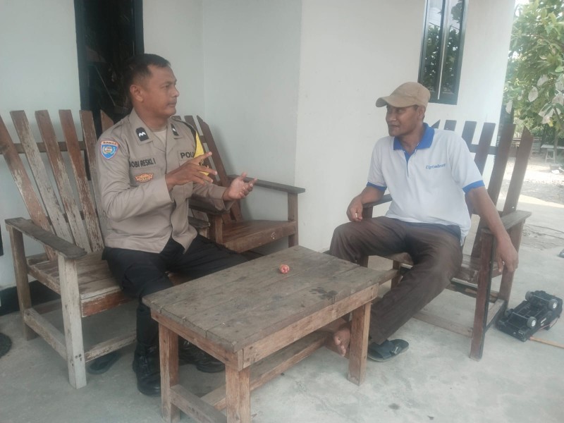 Bhabinkamtibmas Desa Muda Setia Sambang Warga, Ajak Jaga Harkamtibmas dan Bijak Bermedsos