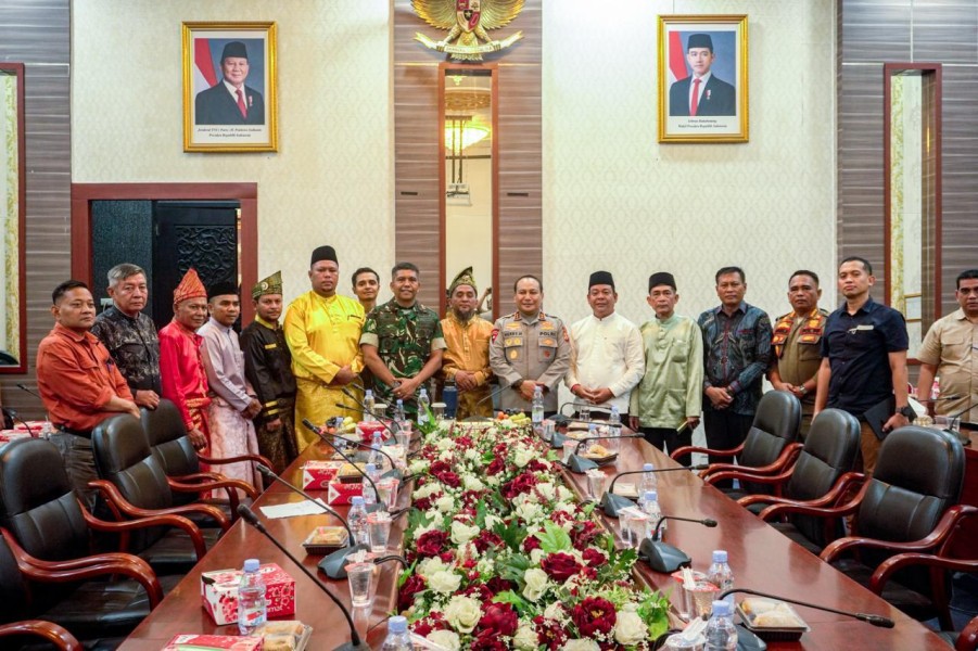 Danrem 031/Wira Bima Bersama Kapolda Riau dan Tokoh Masyarakat Sepakat Jalan Damai Solusi Terbaik Penyelesaian Sengketa Lahan di Rantau Kasai Kab.Rohul