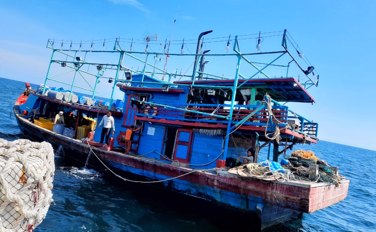 Cari Ikan di Perairan Riau, Tujuh Kapal Pukat Diamankan