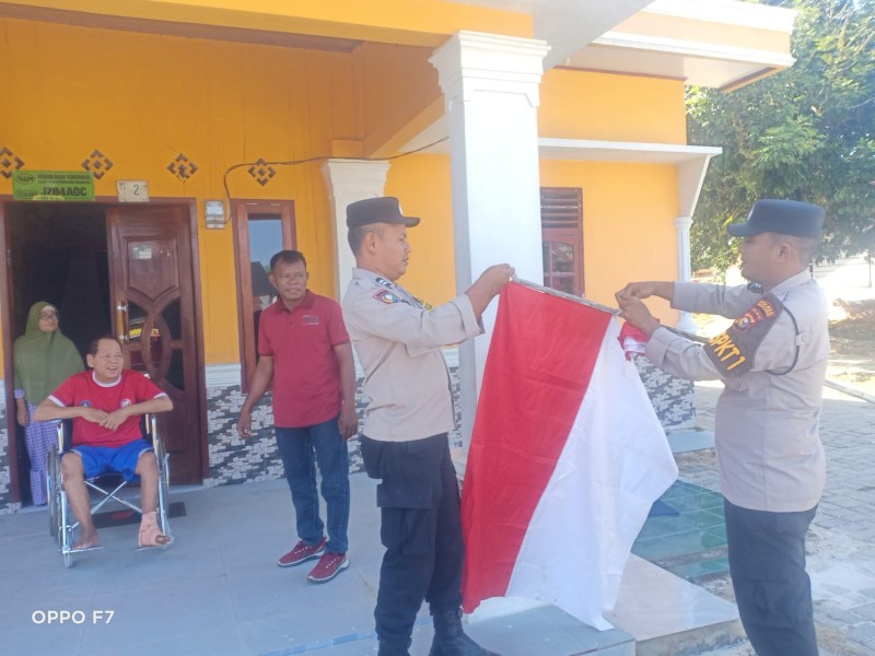 *Polsek Bandar Sei Kijang Laksanakan Himbauan Pemasangan Bendera Merah Putih dan Umbul-Umbul dalam Menyemarakkan HUT RI ke-80*