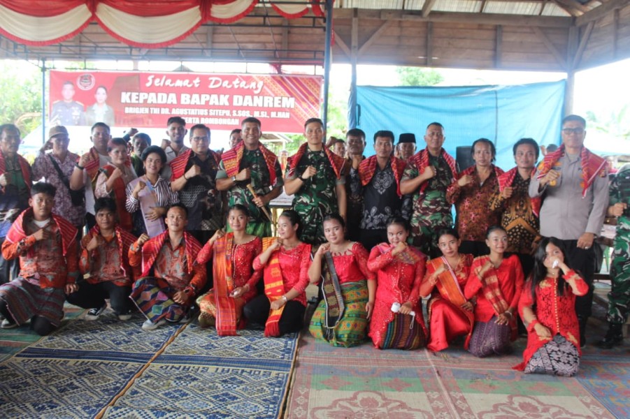 Danrem 031/WB Brigjen TNI Dr. Agustatius Sitepu, S.Sos.,M.Si.,M.Han Bangun Kedekatan dengan Masyarakat Karo Melalui Silaturahmi di Desa Kesuma