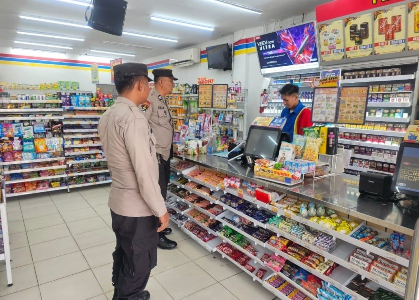 Polsek Bandar Sei Kijang Laksanakan Kegiatan Rutin Yang Ditingkatkan (KRYD) untuk Harkamtibmas Kepada Karyawan Swalayan