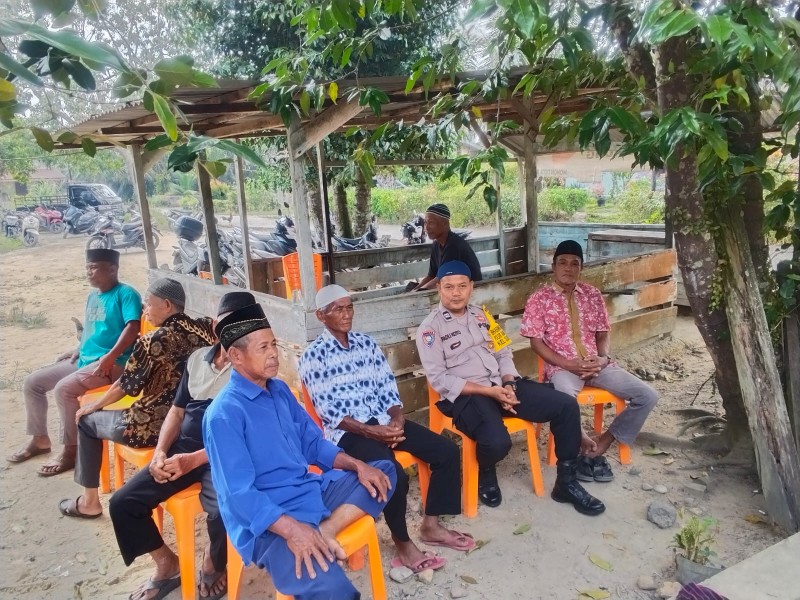 Bhabinkamtibmas Bandar Sei Kijang Melayat ke Rumah Warga, Wujudkan Kedekatan Polri dengan Masyarakat