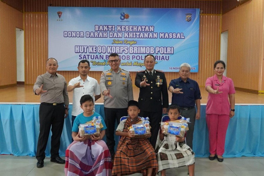 Brimob Polda Riau Gelar Donor Darah dan Sunat Massal dalam Rangka HUT ke-80 Korps Brimob Polri