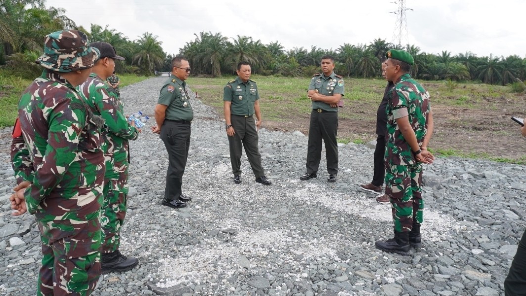 Danrem 031/WB Tinjau Pembangunan Makorem di Bathin Solapan, Tekankan Kualitas dan Ketepatan Waktu