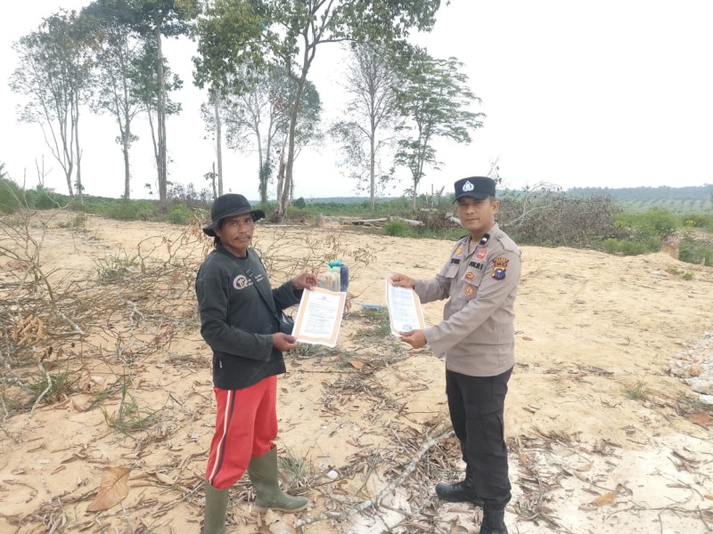 “Jaga Lingkungan, Polsek Bandar Sei Kijang Laksanakan Patroli Karhutla”
