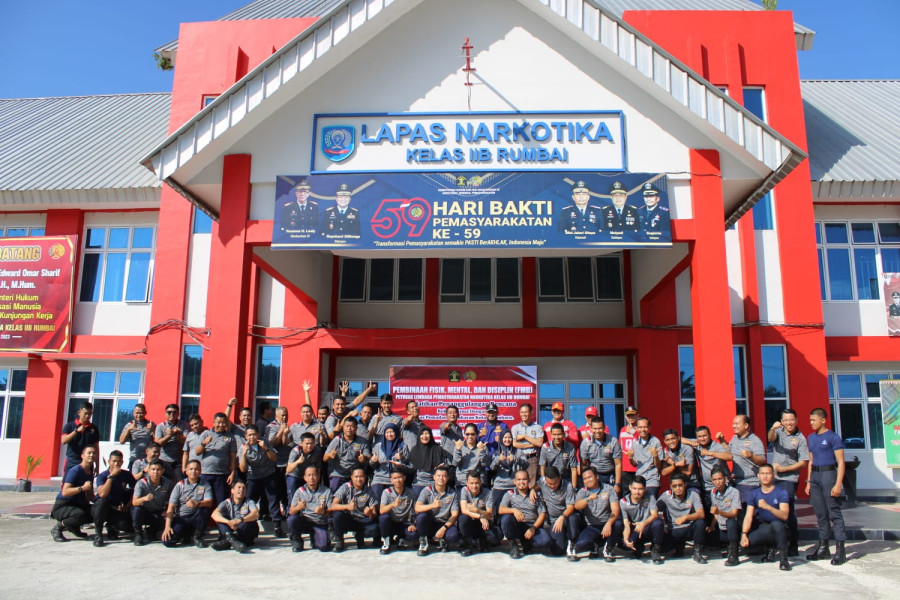 Berkolaborasi Dengan Damkar Kota Pekanbaru, Lapas Narkotika Rumbai Gelar FMD Bagi Petugas