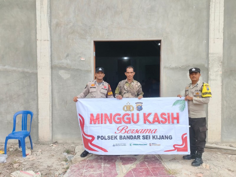 Polsek Bandar Sei Kijang Gelar Ibadah Minggu Kasih Bersama Jemaat Gereja Khatolik Stasi Hati Kudus Yesus