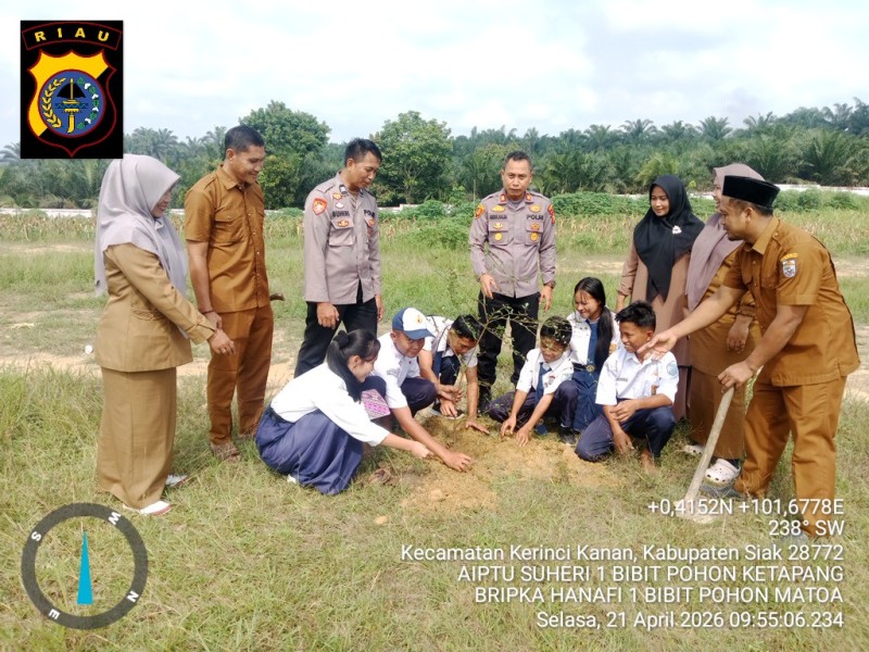 Polsek Bandar Sei Kijang Gelar Green Policing: Tanam Pohon di SMPN 04 Lubuk Ogung
