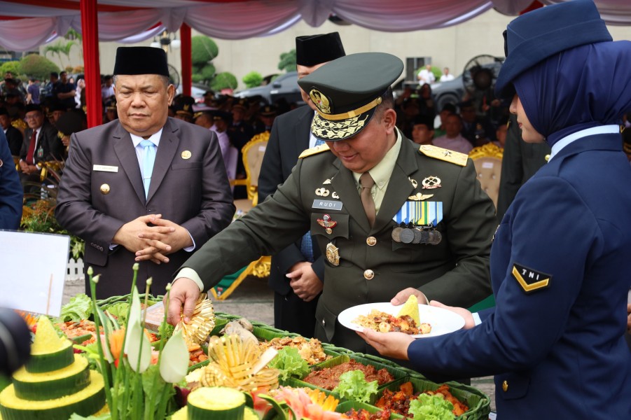 Ribuan Mata Tertuju ke Lapangan Gubernur Riau, Kodam XIX/Tuanku Tambusai Gelar Upacara HUT TNI ke-81