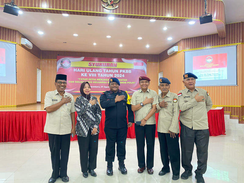 Dansat Brimob Polda Riau pimpin syukuran HUT Paguyuban keluarga besar Brimob ke VIII