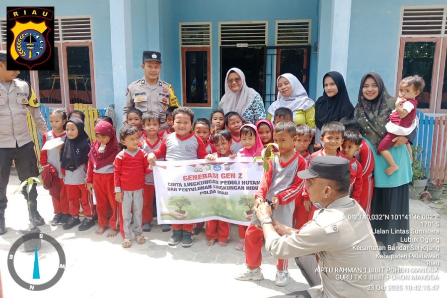 Polsek Bandar Sei Kijang Laksanakan Kegiatan Penanaman Bibit Pohon Di Tk Mayang Lestari