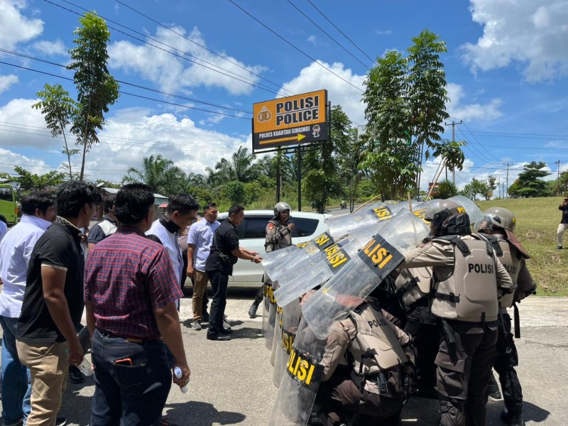 Polres Kuantan Singingi Gelar Peragaan Sispam Mako, Wujudkan Kesiapsiagaan Personel Hadapi Situasi Darurat