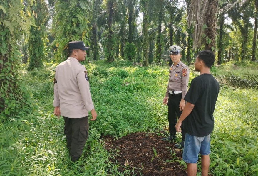 Polsek Bandar Sei Kijang Patroli Harkamtibmas di Perkebunan, Jaga Rasa Aman Masyarakat