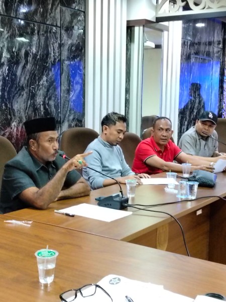 DPD LSM BARA API Riau Lakukan Hearing dengan Anggota Komisi 1 dan 2 DPRD Kota Pekanbaru Terkait Dugaan Retail Alfamart Muara Fajar Tidak Memiliki IMB/PBG