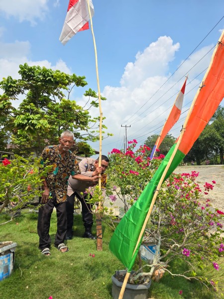*Bhabinkamtibmas Desa Kiab Jaya Laksanakan Himbauan Pemasangan Bendera Merah Putih dalam Rangka Dirgahayu RI ke-80*