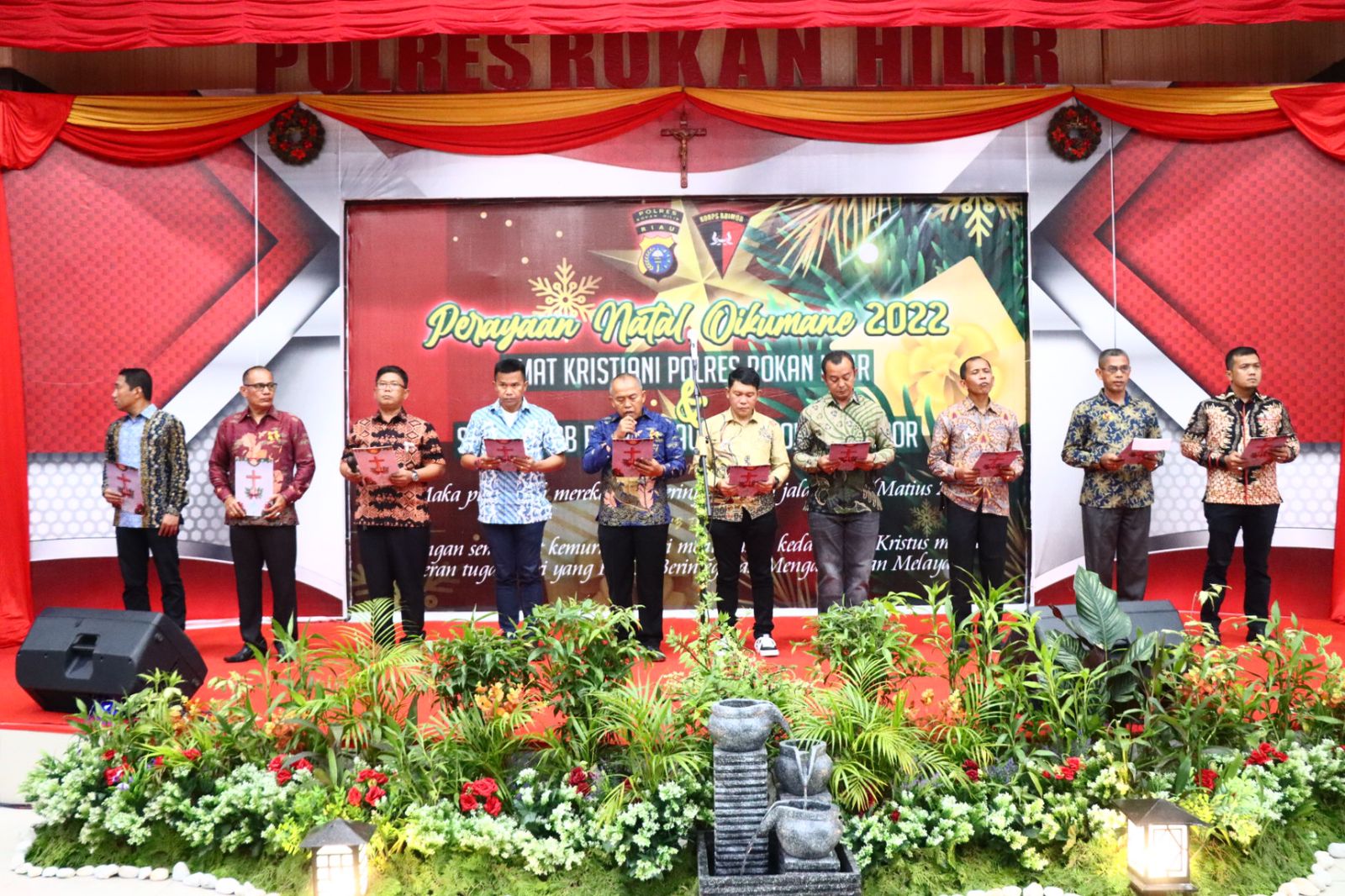 Sat Brimob Riau Dan Batalyon B Pelopor, Gelar Perayaan Natal Oikumene 2022 Bersama Polres Rohil