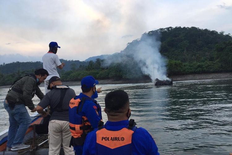 Warga di Lampung Bakar Kapal Ikan dan Paksa Polisi Serahkan ABK