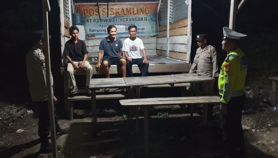 Personil Polsek Bandar Sei Kijang Laksanakan Sambang ke Pos Sat Kamling ke Rw 07 Kelurahan Bandar Sei Kijang