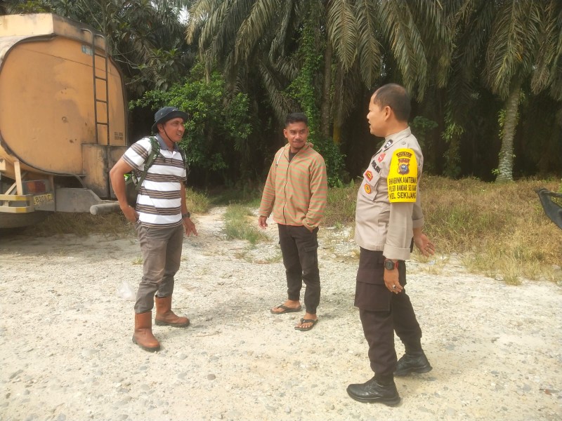 Bhabinkamtibmas Polsek Bandar Sei Kijang Berikan Himbauan kepada Warga, Tekankan Waspada dan Berhati-hati