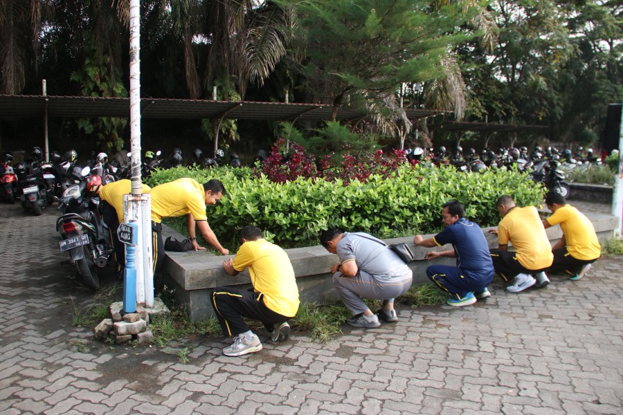 Kapolda Riau Pimpin Gotong Royong Massal di Taman Labuai, Polresta Pekanbaru Perkuat Sinergi Jaga Lingkungan Kota