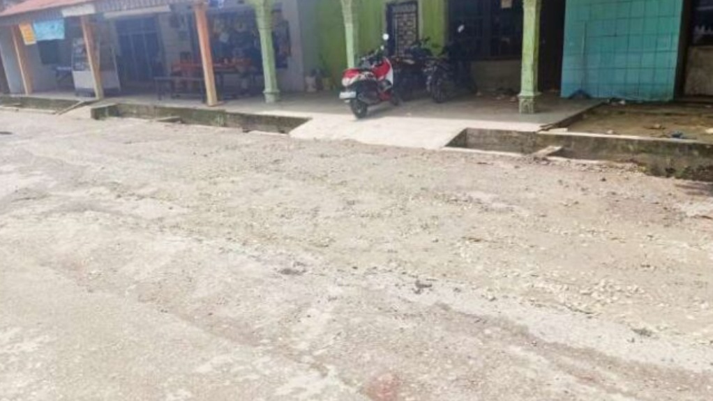 Warga Jalan Amal Mulia Bersyukur, Respon Cepat PJ Walikota Pekanbaru Muflihun Dan PJ Sekda Indra Pomi Memperbaiki Jalan Rusak