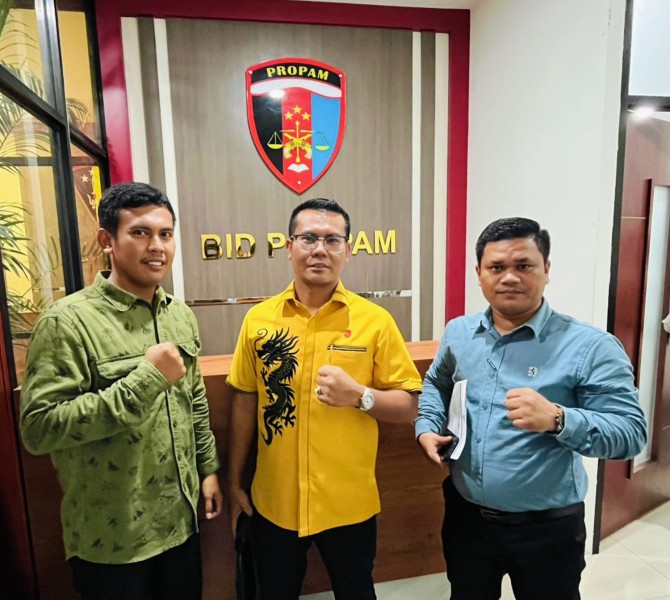 Pengacara kondang Laporkan 3 Oknum Polisi ke Propam Polda Riau