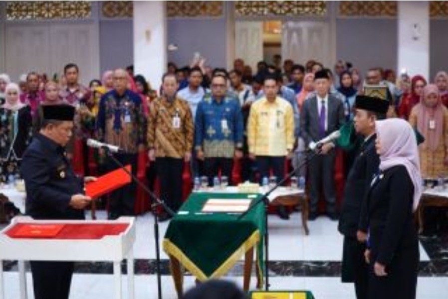 Plt Gubernur Riau Lantik Direktur RSUD Arifin Achmad dan Sekretaris DPRD Riau