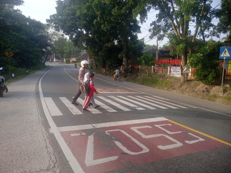 *Polsek Bandar Sei Kijang Laksanakan Giat Pengaturan Arus Lalu Lintas*