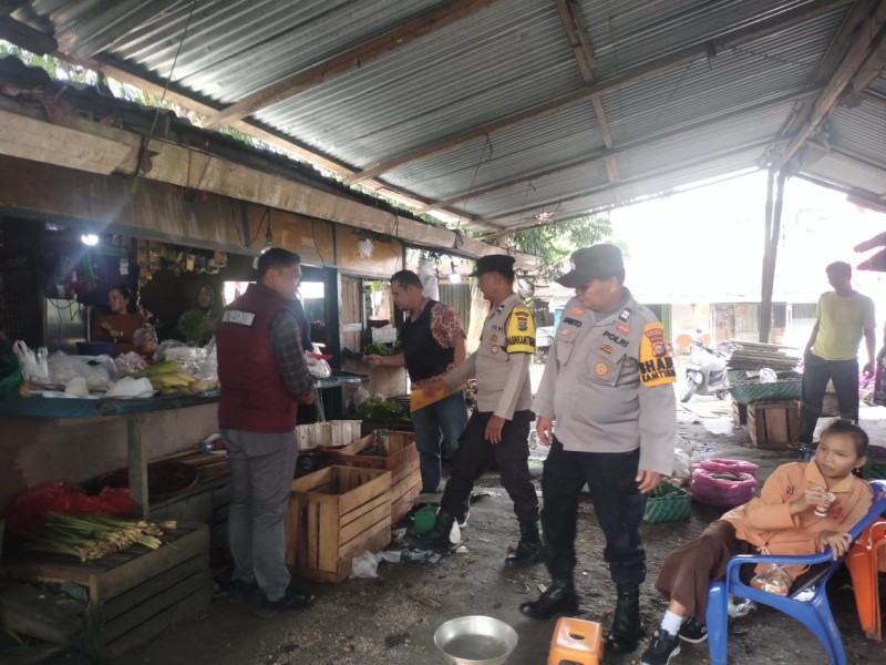 Polsek Bandar Sei Kijang Laksanakan Pengecekan Harga dan Ketersediaan Sembako serta Pengecekan Penjualan Petasan dan Kembang Api