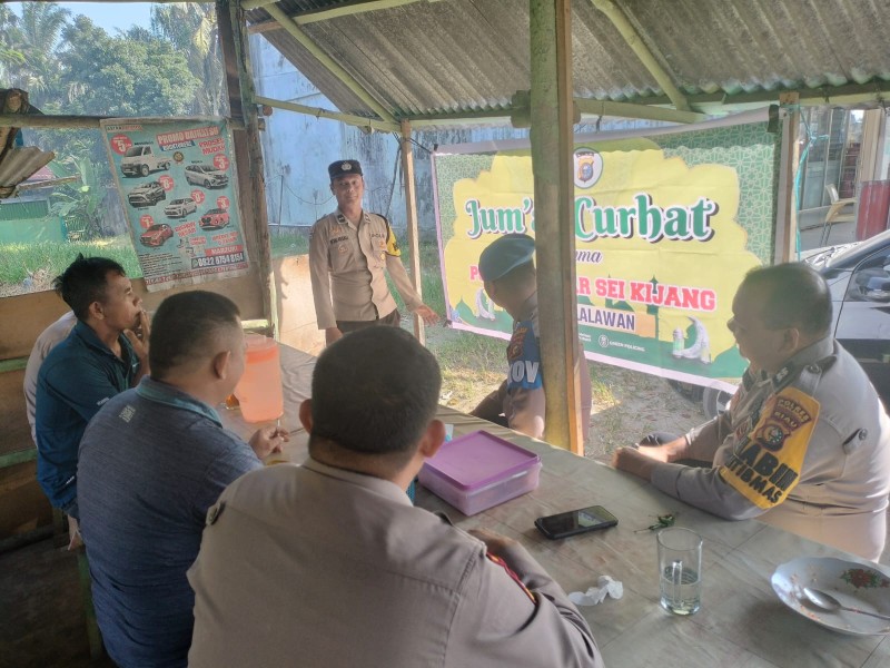 Polsek Bandar Sei Kijang Laksanakan Jum'at Curhat di Warung Bu Yus