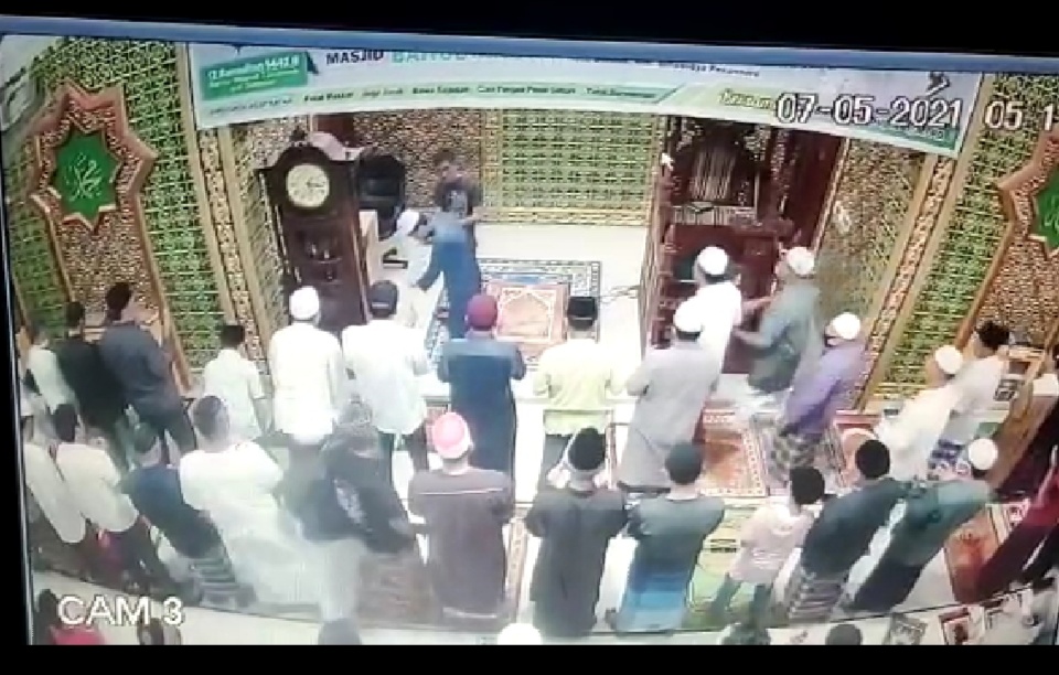 Imam Masjid Dianiaya Saat Sholat Subuh