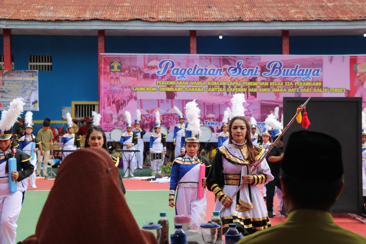 Gubernur RIAU Dan Hadirin Terpukau Atraksi Marching Band Warga Binaan LAPAS Perempuan Pekanbaru