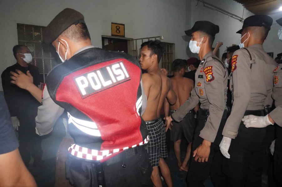 Direktur Kepatuhan Internal Dirjen PAS Pimpin Razia Gabungan di Rutan Sialang Bungkuk Pekanbaru, 320 Personil Sisir Seluruh Kamar di Rutan