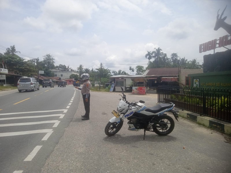 *Polsek Bandar Sei Kijang Laksanakan Giat Preventif Patroli dan Pengaturan Arus Lalu Lintas*