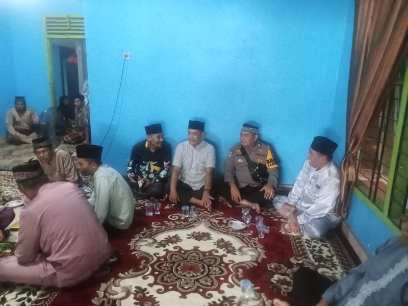 Polsek Bandar Sei Kijang Melalui Bhabinkamtibmas Desa Simpang Beringin Hadiri Acara Pinangan