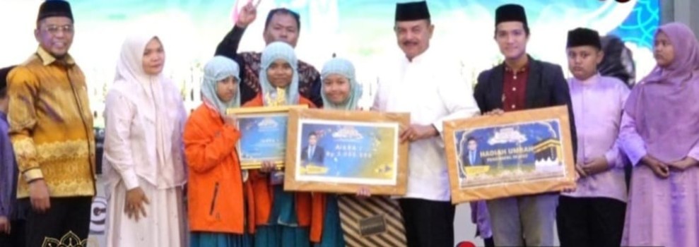 Ketua DPW PAN Sumbar Haji Arisal Aziz Serahkan Hadiah Umroh Untuk 11 Orang Pemenang Cerdas Qur'an