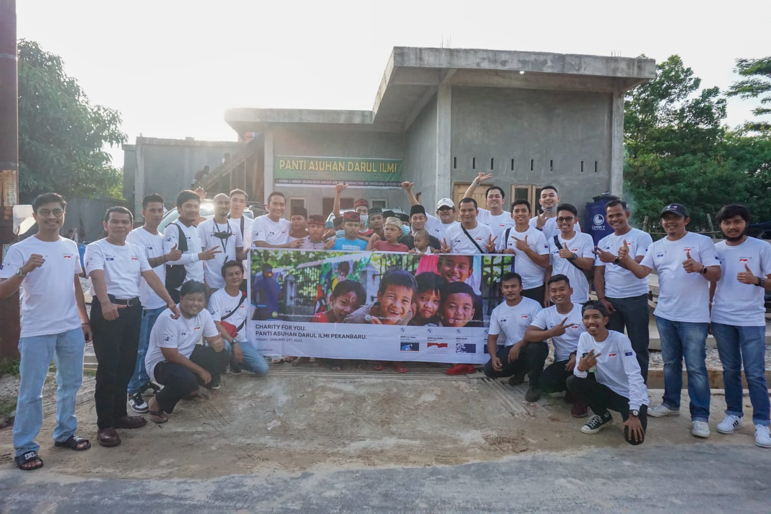 BMW CCI Pekanbaru Chapter Adakan Bakti Sosial