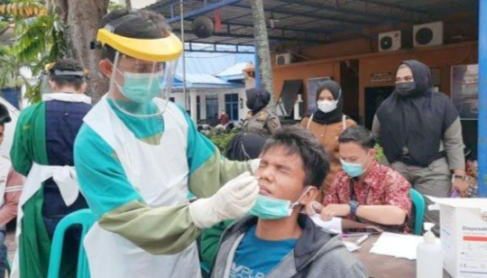 Terjaring Razia, Puluhan Pengunjung Hiburan Malam di Tes Swab