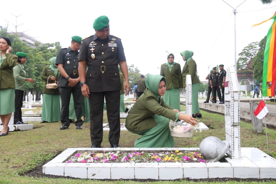 Kodam XIX/Tuanku Tambusai Gelar Ziarah Rombongan Peringati Hari Juang TNI AD ke-80, Kokohkan Semangat Pengabdian dan Nilai-Nilai Kejuangan
