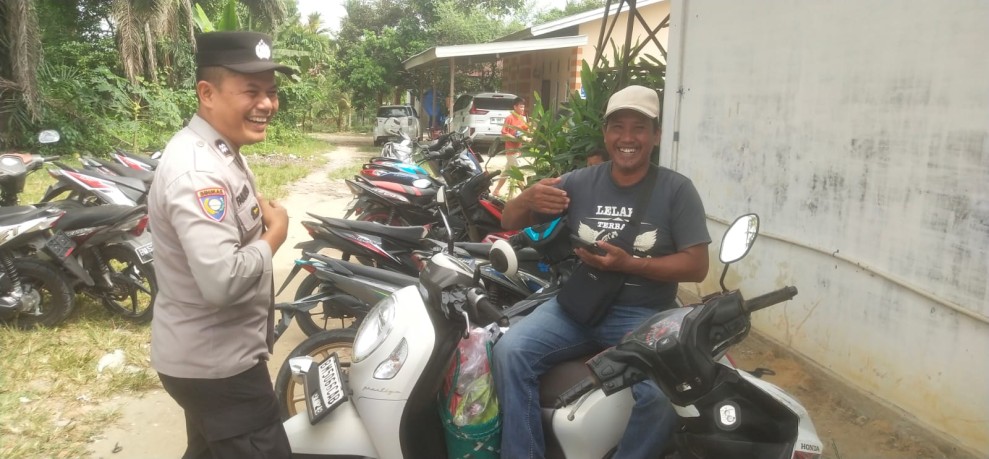 Bhabinkamtibmas Polsek Bandar Sei Kijang Laksanakan Patroli dan Himbauan di Pasar Sekijang