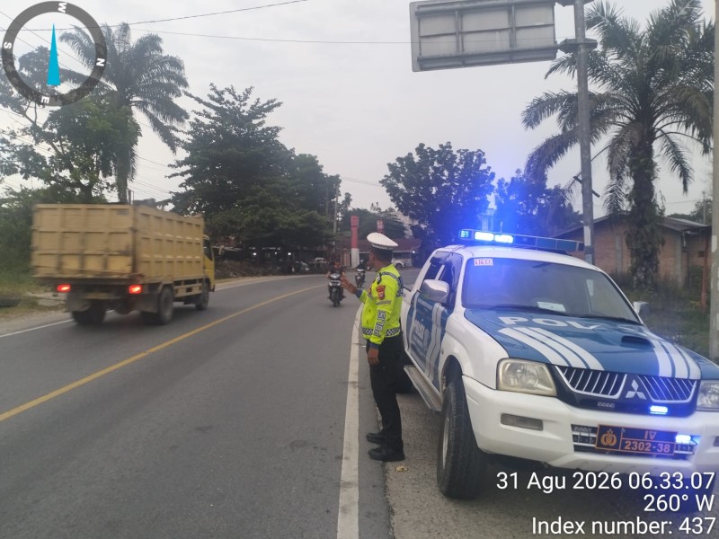 POLSEK BANDAR SEI KIJANG GELAR PATROLI R4 DAN PENGATURAN LALU LINTAS DI JALAN LINTAS TIMUR KM 25-38