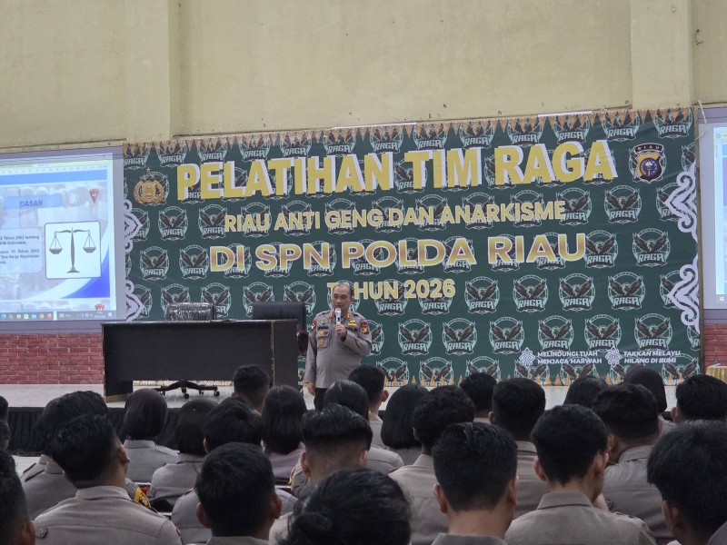 Cegah Geng dan Anarkisme, Kabag Ops Brimob Riau Bekali 244 Personil Tim RAGA dengan Perkap No. 1 Tahun 2009