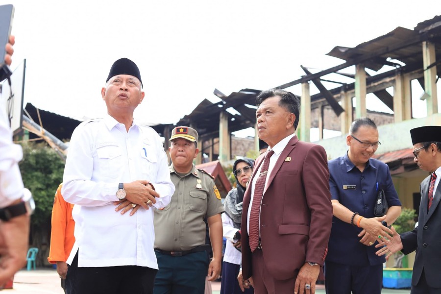 Pasca Musibah Kebakaran, Bupati Asmar Pastikan Proses Belajar Mengajar di SMAN 1 Tebingtinggi Tetap Berjalan
