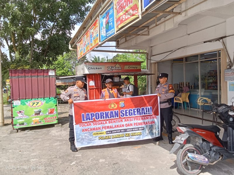 Polsek Bandar Sei Kijang Laksanakan Sosialisasi Menolak Premanisme Kepada Karyawan Alfamart